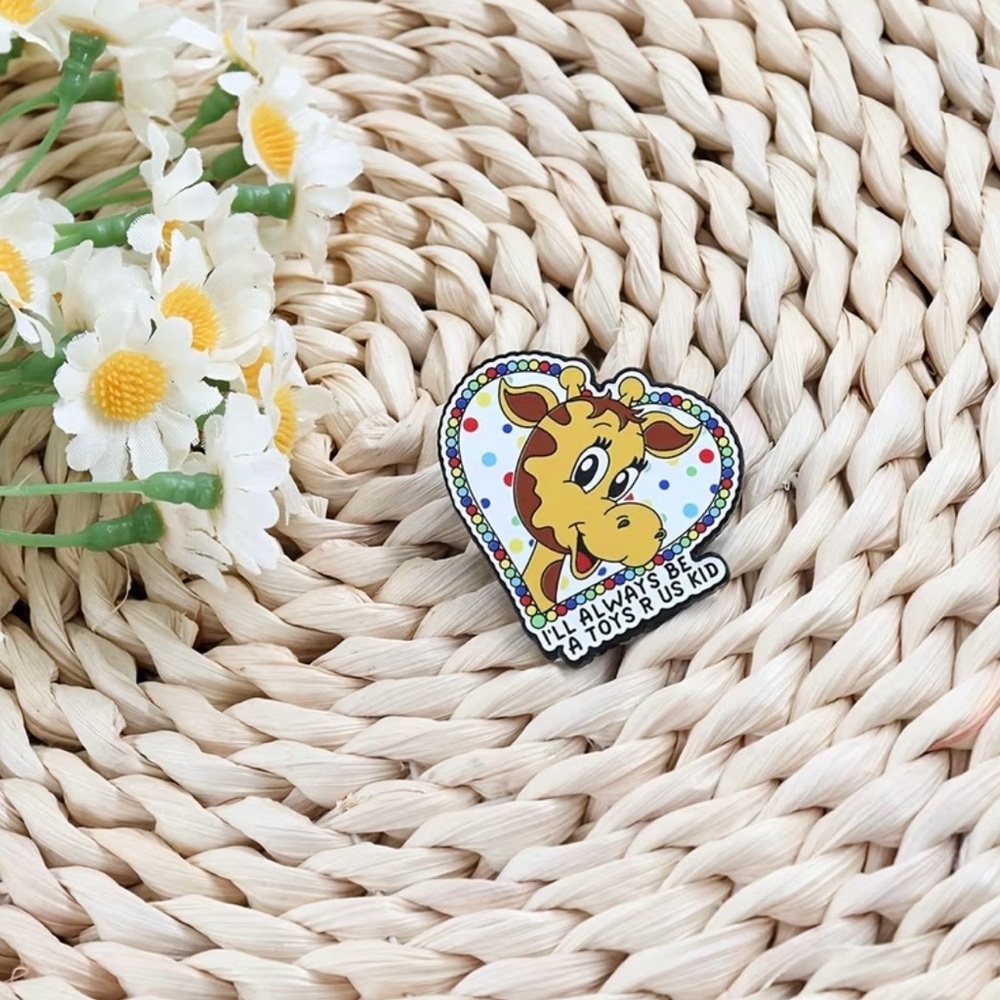 Toys r us lapel pin